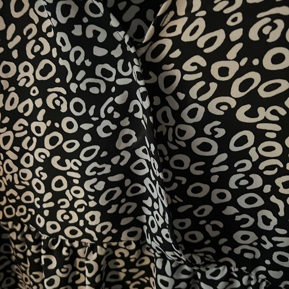 Graphic print, empire waist flowy top - Picture 4 of 7